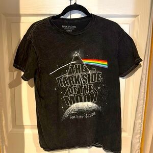 Pink Floyd vintage style T-shirt. Size large. From hybrid apparel. ￼